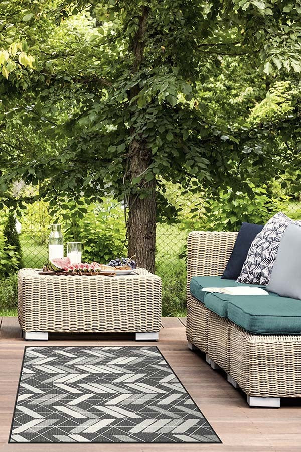 Outdoor Painted Chevron Black Rug